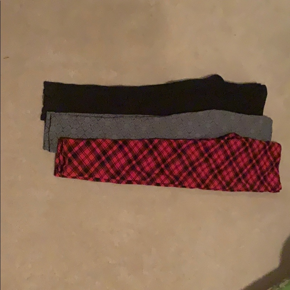 3 pairs of leggings.